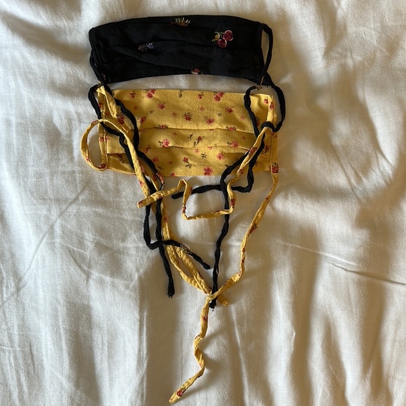 Reformation face masks - Picture 3 of 3